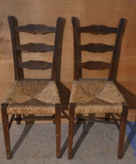 Set 2 scaune din lemn masiv cu sezut impletit foto