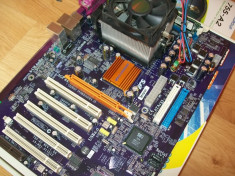 placa de baza 755-A2 socket 754 AMD SEMPRON 2800+ 1GB RAM foto
