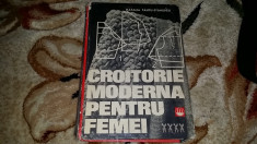 CROITORIE MODERNA PENTRU FEMEI foto