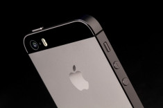 iphone 5s NOU 16gb black (space grey) neverlocked - 2080 RON !!! foto