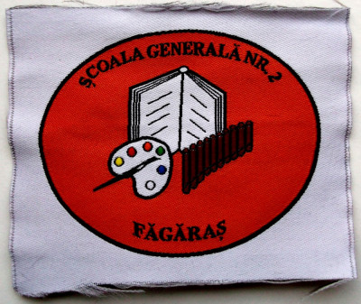 ROMANIA ECUSON EMBLEMA PENTRU SACOU SCOALA GENERALA NR 2 FAGARAS, 80 x 65 mm ** foto