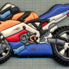 ATAM2001 705 - TEMATICA MOTOCICLISM - PLACHETA PLASTIC + MAGNET, PENTRU FIXARE DECORATIVA, PE FRIGIDER(PE ORICE SUPORT METALIC) -starea care se vede