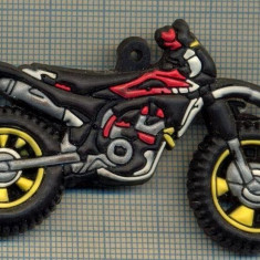 ATAM2001 723 - TEMATICA MOTOCICLISM - PLACHETA PLASTIC + MAGNET, PENTRU FIXARE DECORATIVA, PE FRIGIDER(PE ORICE SUPORT METALIC) -starea care se vede