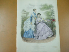 Moda costum rochie evantai gravura color La mode illustree Paris 1868 foto