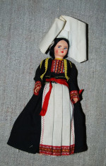 Papusa etno / imbracaminte folclorica, traditionala, din plastic, cu fata pictata, colectie foto