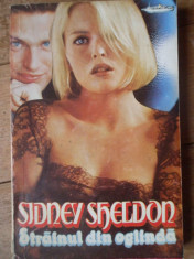 Strainul Din Oglinda - Sidney Sheldon ,305610 foto