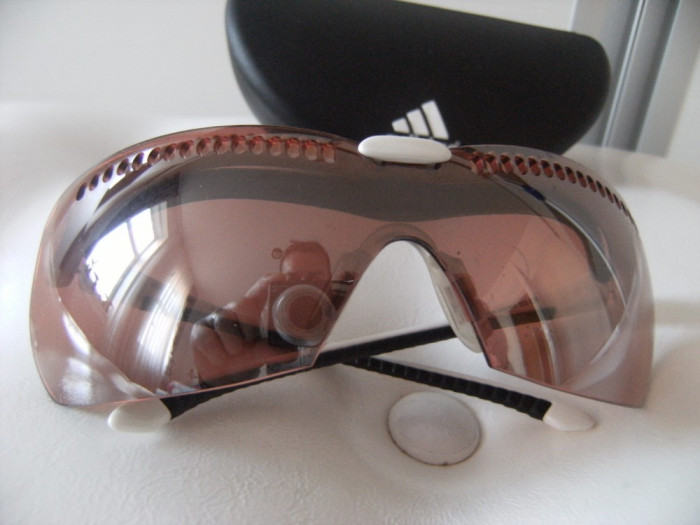 Deosebiti ochelari de ski Adidas originali,made in Austria ,marimea L ,stare perfecta ,cadou ideal