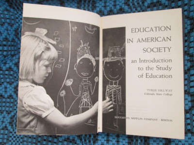 TYRUS HILLWAY - EDUCATION IN AMERICAN SOCIETY. AN INTRODUCTION (BOSTON) foto