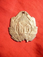 Insigna Stema Romaniei - RPR ,cu gaura si urma ac , H= 4,3 cm