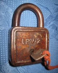 Lacat vechi LPV 2 din metal cu cheie foto