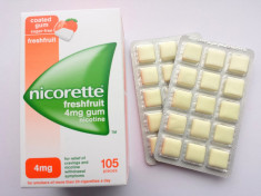 Guma Nicorette 4 mg - Freshfruit 30 gume foto