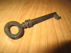 Cheie veche metalica pentru usi interioare. foto
