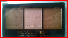 MAKEUP REVOLUTION Paleta de contur ( 1 fard mat pt contur + iluminator + blush) foto