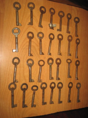 Set 29 chei vechi pentru usa. foto