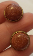 Cercei surub/cheita/fluture bronz cu cabochon goldstone maro-roscat foto