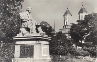 CP IS004 Iasi - Monumentul lui Gh. Asachi- necirculata foto