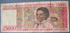 Madagascar 25.000 Franci / Francs 1998 P 82 (1) - cea mai mare valoare nominala a seriei ! mai rara ! CEL MAI BUN PRET !!! foto