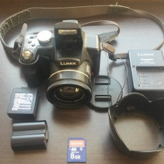 Vand aparat foto PANASONIC DMC FZ18 - 8.1MP - 18x zoom optic - La cutie, cu toate accesorile originale + card 8GB + 1 extra acumulator - 500RON