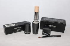 Fond de ten Baton corector MAC Studio Fix + Tus ochi Eyeliner gel MAC Nuanta negru + Pensula aplicare foto