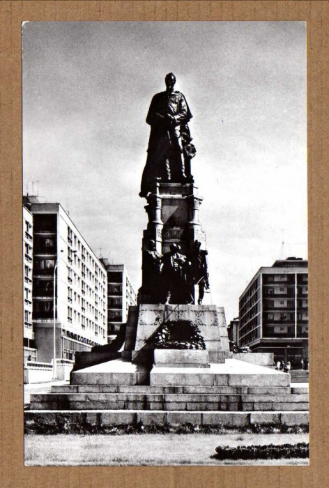 IASI PIATA UNIRII STATUIA LUI AL. I. CUZA APROX 1960