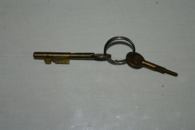 Cheie pentru blocare broasca cu cheie - veche foto