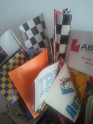 Lot 40 de steaguri din hartie colectie personala, 200 roni lotul + taxele postale zero roni sau 10 roni bucata + taxele postale 10 roni,discutii forum foto