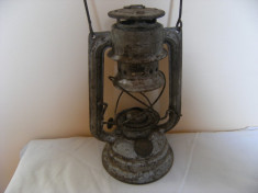 Lampa veche de petrol,fabricata in Romania,la Metalglobus,model 104 foto