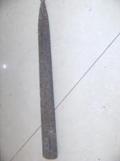 Teaca veche pentru baioneta,din fier,groasa in carne,are lungimea de 45 cm foto