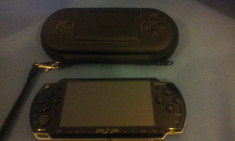 PSP 2003 + card 2 GB + husa foto