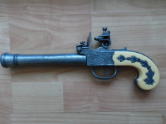 Pistol de lupta, duel, cu cremene, replica metalica pentru panoplie, model englezesc, sec.XVII foto