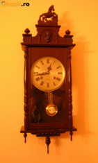 Ceas de perete cu pendul, pendula, obiect de colectie foto
