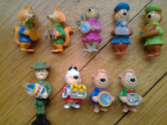 Colectie set lot 9 figurine Surprize Kinder Yogi Bear serie anii 1990 Yogi Boo Boo Cindy Ranger Smith Fibber Fox Chopper Dog cu accesorii complete foto