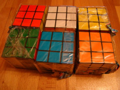 Cub Rubik, NOU , ambalat,1 cub - 4 lei , 3 cuburi/ 10 lei, Cubul lui Rubik. foto