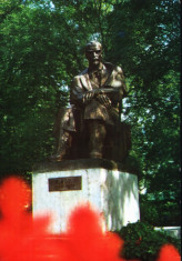 Bistrita -Statuia lui George Cosbuc foto