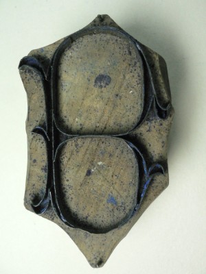2 - VECHE STAMPILA CU MONOGRAM - INITIALE DE LITERE - LEMN SI ALAMA foto