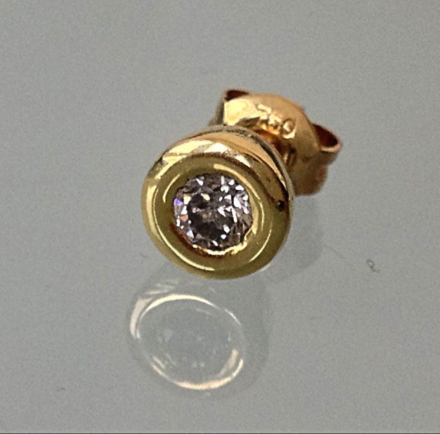 CERCEL AUR 18k CU 0,15 CARAT DIAMANT!! foto mare CERCEL AUR 18k CU 0,15 CARAT DIAMANT!! foto mare