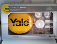 YALE alarma wireless sirena acustica optica+ 2 senzori prezenta + 2 senz. geam+ telecomanda NOU sigilat foto