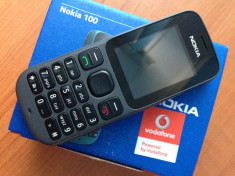 Nokia 100 foto