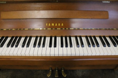 Pianina YAMAHA. fabricata 1983 foto