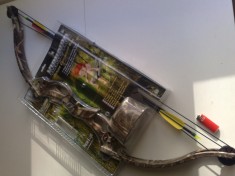Arc compound cu scripeti,sageti si accesorii produs sigilat foto