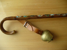 Baston tirolez (alpenstock) cu embleme metalice si talanga tiroleza curea piele ,ambele originale foto