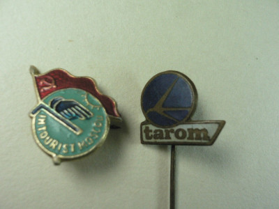 LOT DE 2 INSIGNE - COMPANII AERIENE - ROMANEASCA SI SOVIETICA TAROM ,INTOURIST foto