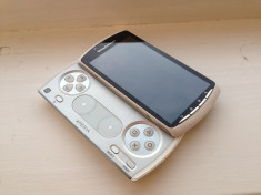 SONY ERICSSON PLAY R800 white / alb . Liber de orice retea . Android OS ! Stare foarte buna foto