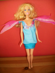 Barbie cu rochita cu 2 fete foto