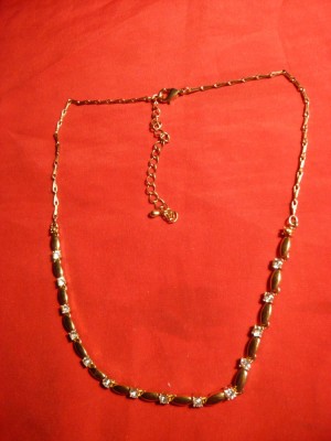 Colier cu pietre ,probabil metal aurit ,L=41,5 cm foto