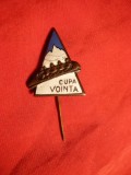 Insigna veche -Cupa Vointa la Bob 4 ,h= 2,6 cm, Romania de la 1950