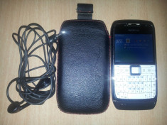 Vand Nokia E71 cu casti / calu de date/ incarcator / husa / baterie si tastatura noi foto
