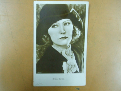 Carte postala Greta Garbo cu palarie si esarfa foto