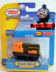 Take-n-Play cu magnet - Thomas and Friends trenulet - IRON BERT locomotiva cu un frate geaman Iron &amp;#039;Arry ( transport 2.6 RON la plata in avans ) - NOU foto