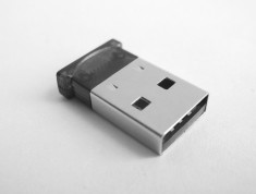 Adaptor USB Dongle Bluetooth 2.0 foto